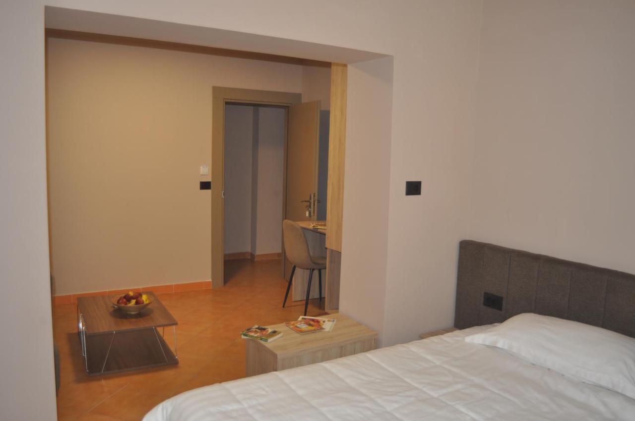 Bliri Myslym Shyri Apartment Tirana Bagian luar foto