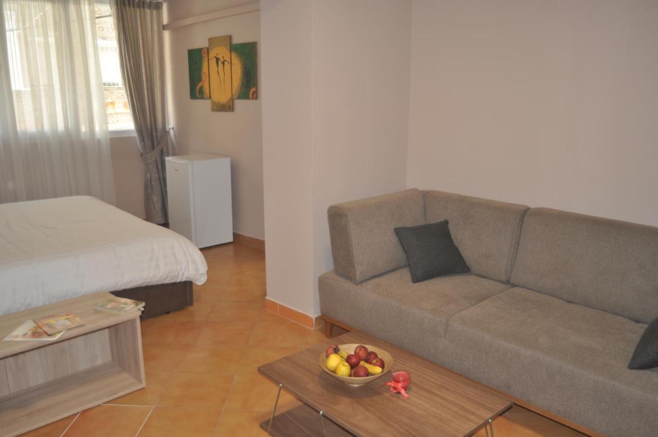Bliri Myslym Shyri Apartment Tirana Bagian luar foto