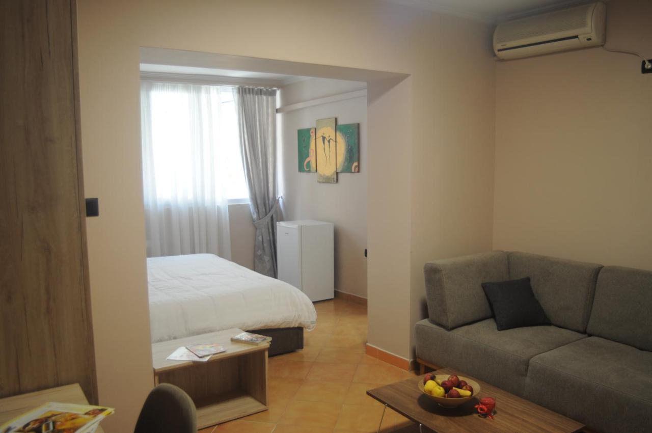 Bliri Myslym Shyri Apartment Tirana Bagian luar foto