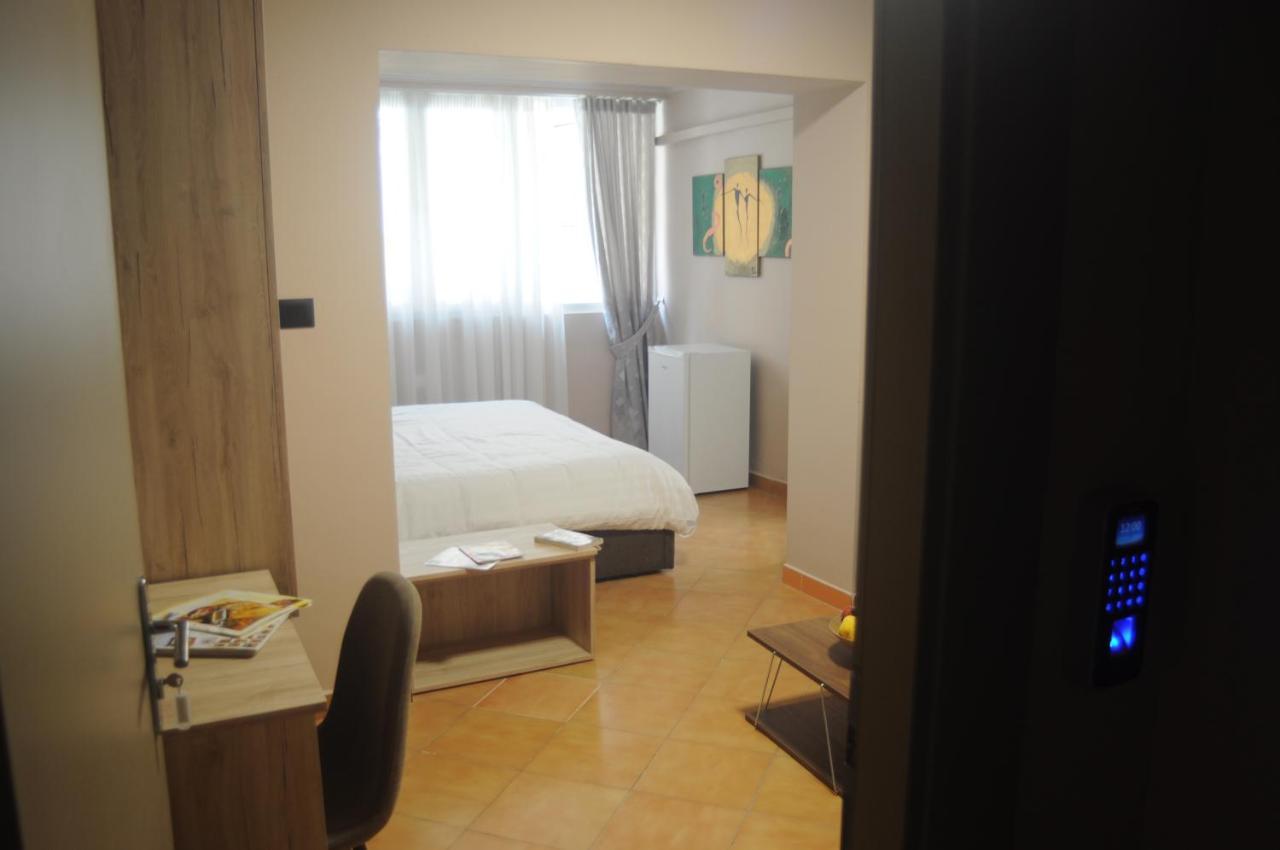 Bliri Myslym Shyri Apartment Tirana Bagian luar foto