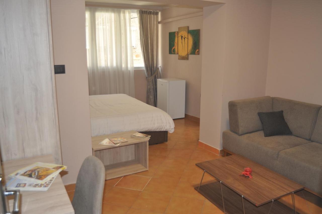 Bliri Myslym Shyri Apartment Tirana Bagian luar foto