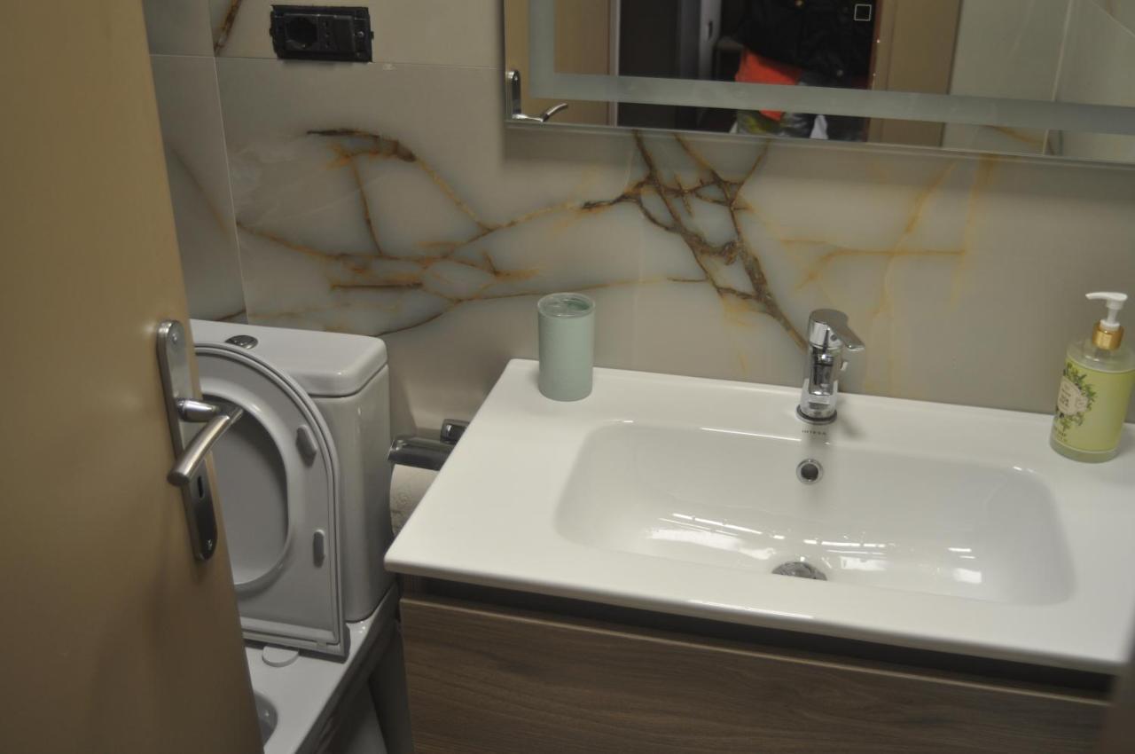 Bliri Myslym Shyri Apartment Tirana Bagian luar foto
