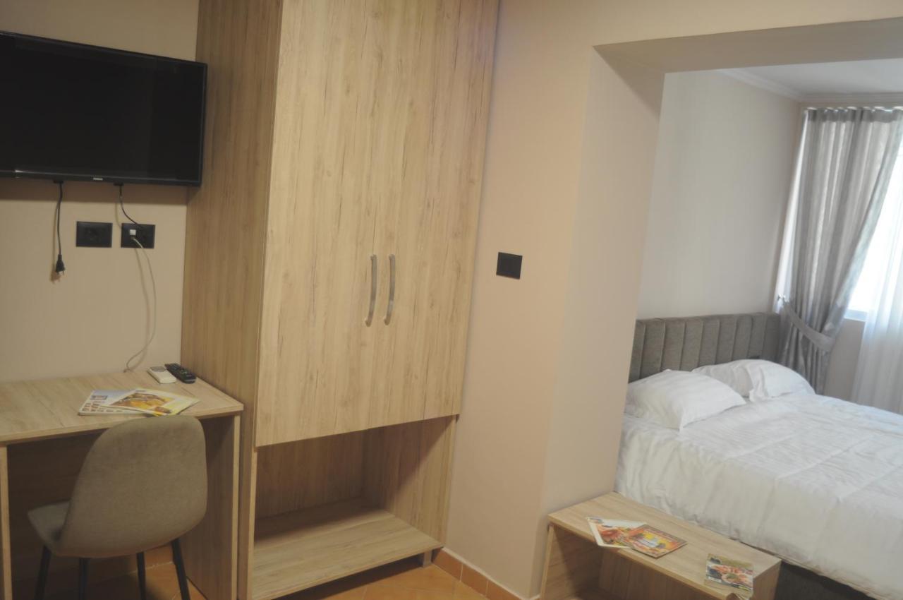 Bliri Myslym Shyri Apartment Tirana Bagian luar foto