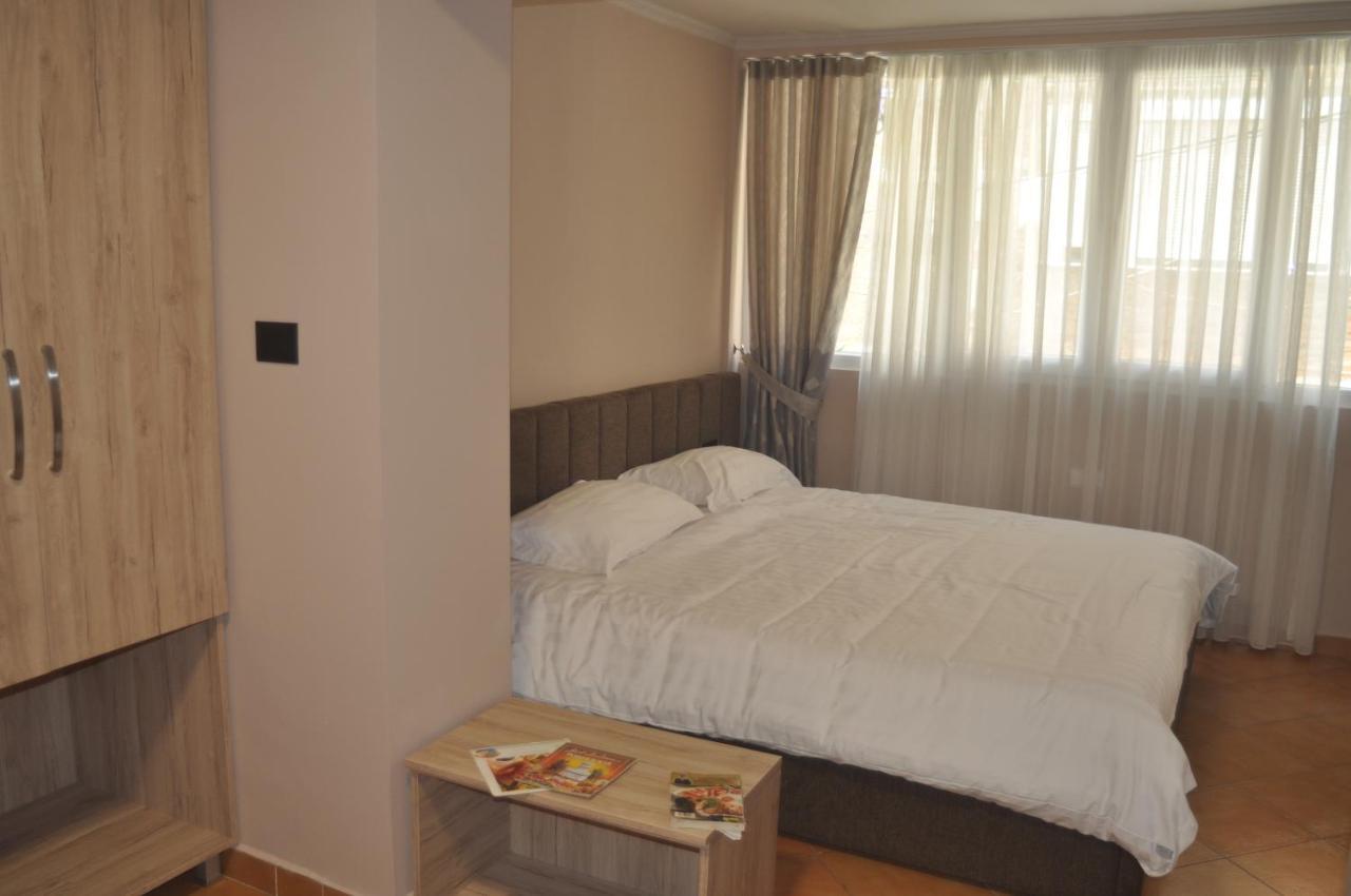 Bliri Myslym Shyri Apartment Tirana Bagian luar foto