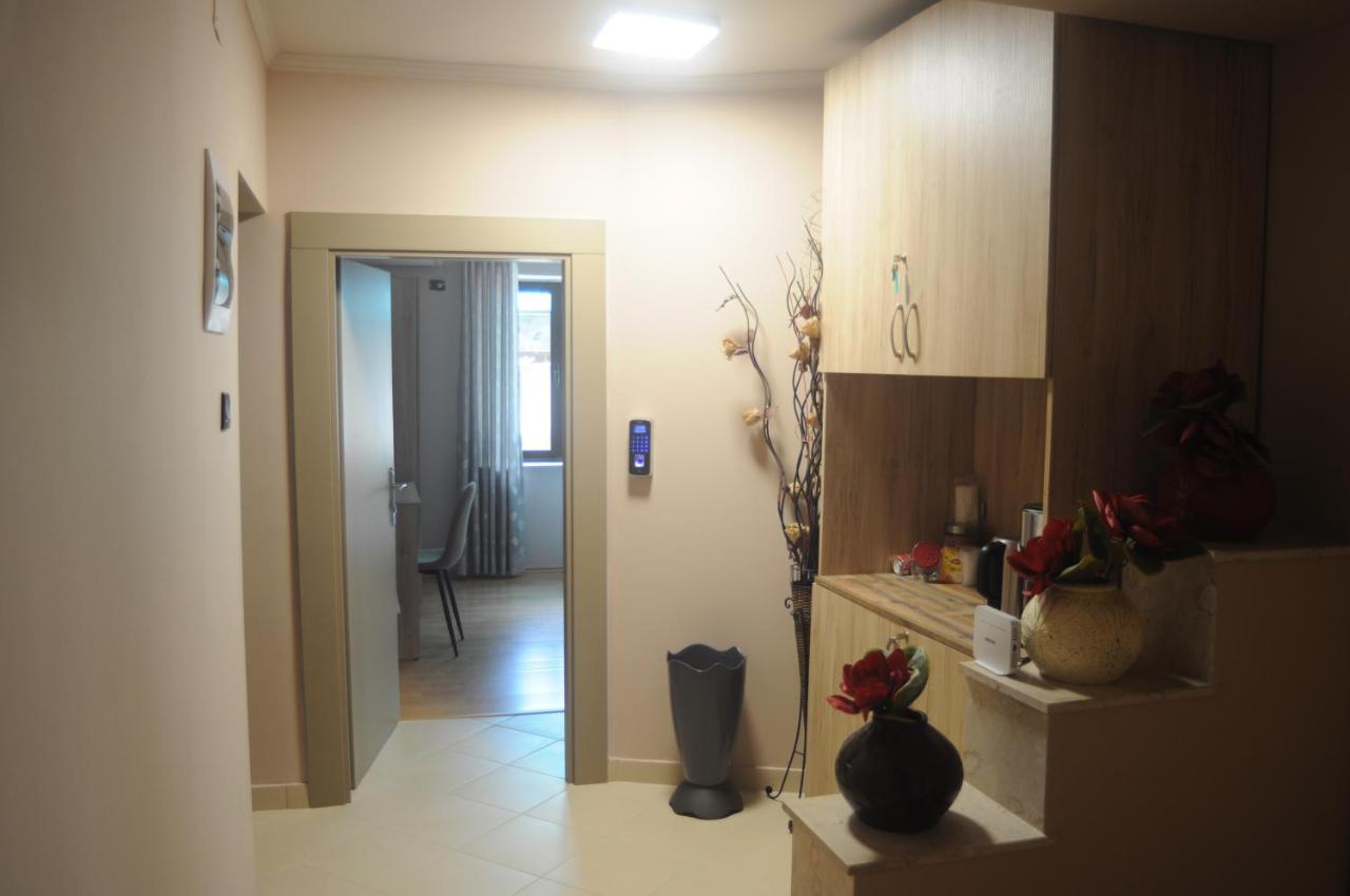 Bliri Myslym Shyri Apartment Tirana Bagian luar foto